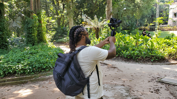 A picture holding a Camera and a gimbal for making 4k walking videos