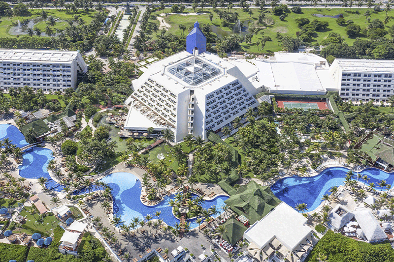 the pyramid cancun resort